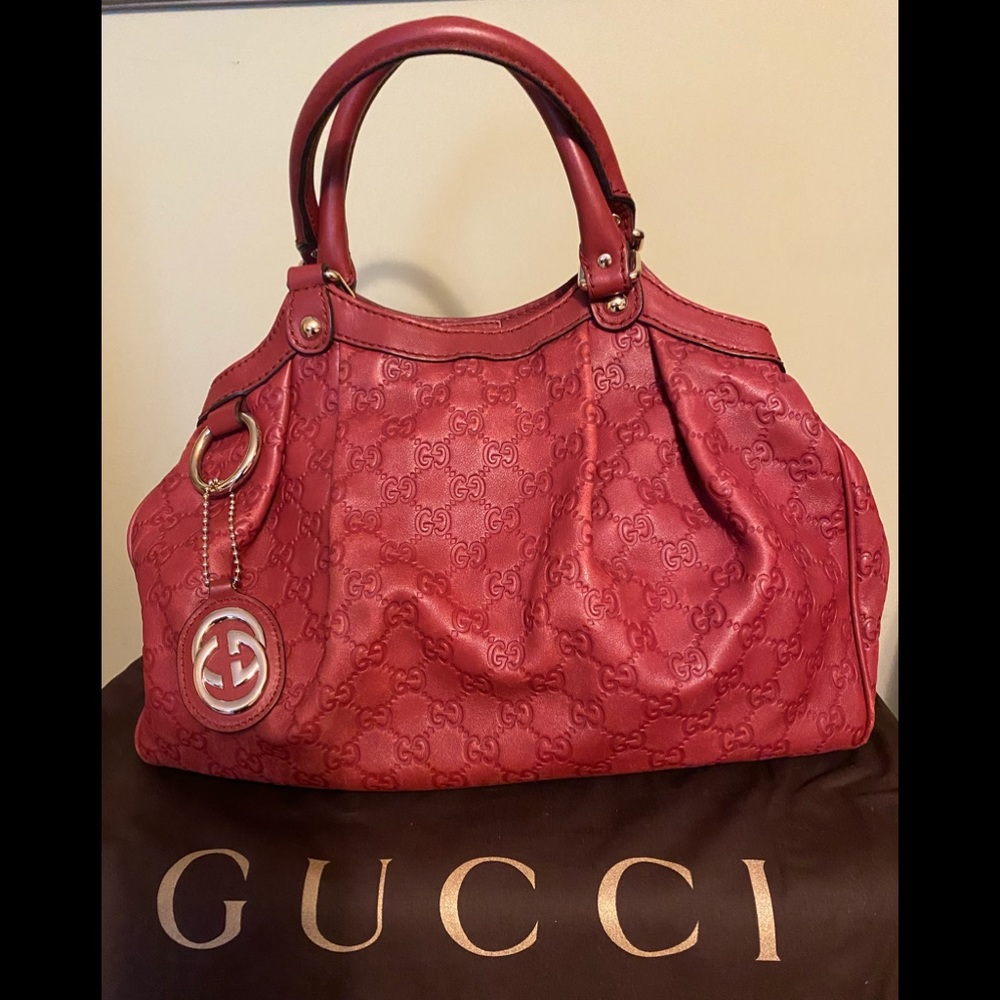 👜- Gucci SUKY bag in red leather with GG embossed Med